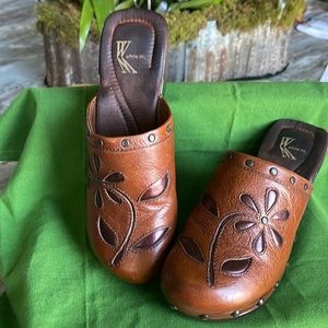 White Mountain All Leather Clogs